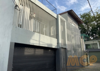 3 Storied Modern House for Sale in Boralesgamuwa Reference H4528